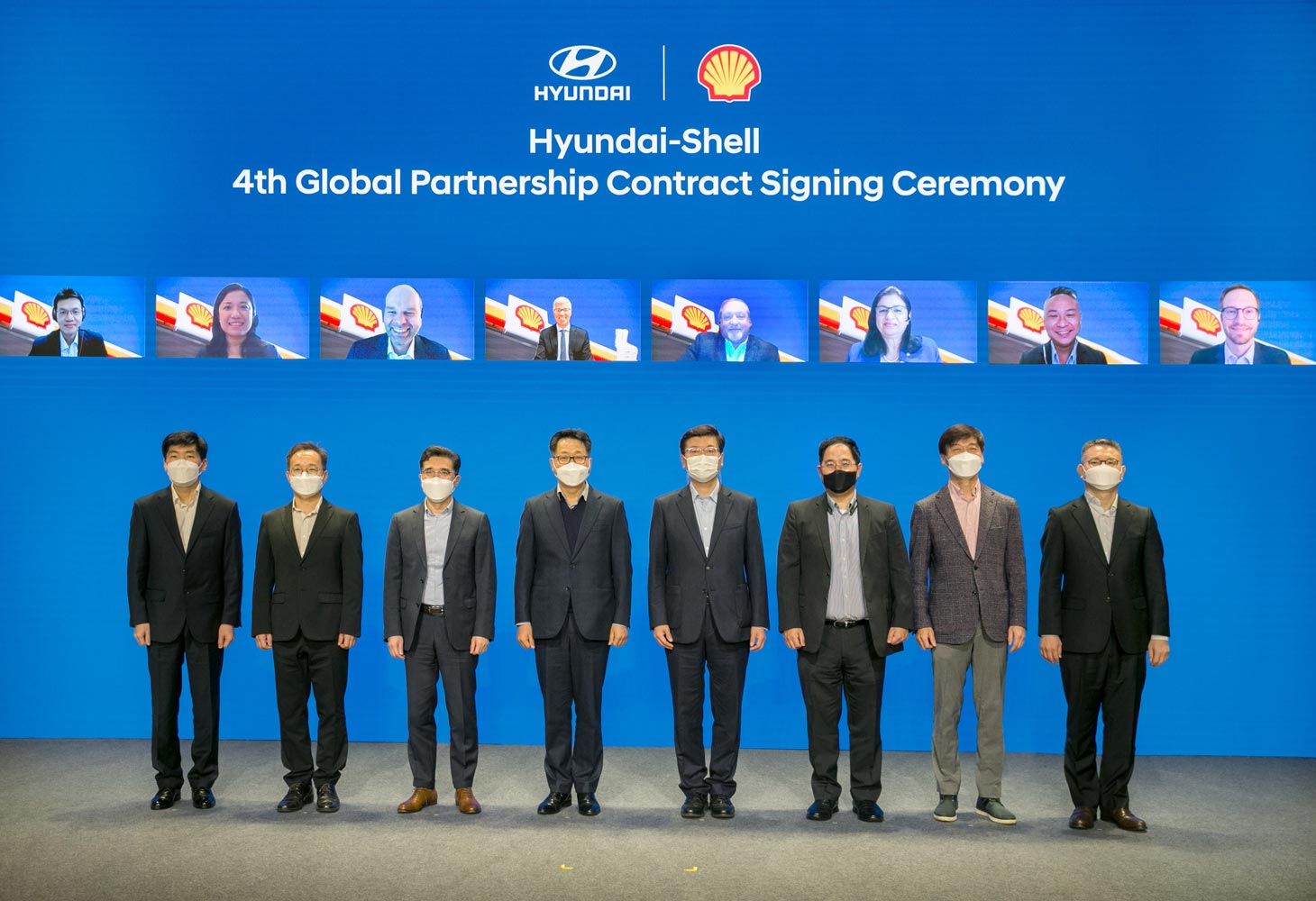 Shell-Hyundai-virtual-signing-group-photo